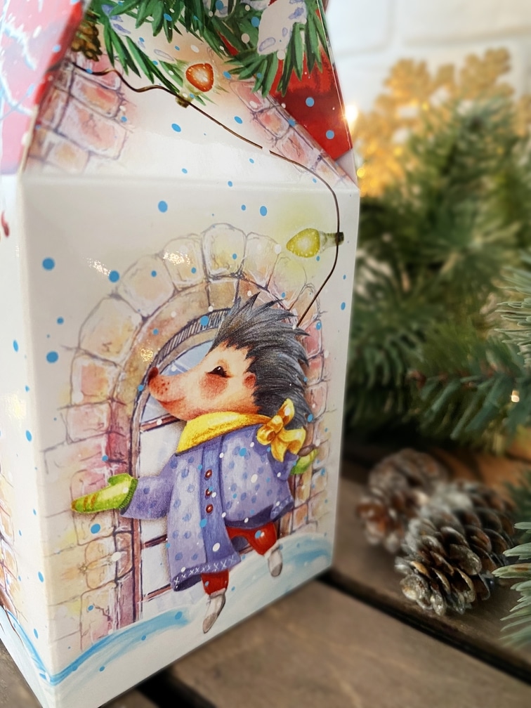 Коробка новогодняя подарочная Лесной домик, 91х70х157 (+30) мм (домик) — изображение 6